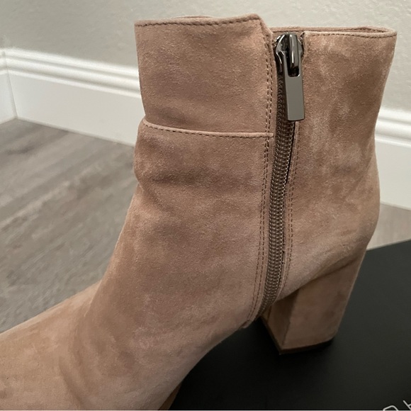 Lord and Taylor Round Toe Block Heel Suede Leather Ankle Boots Booties Size 7 - Picture 3 of 6
